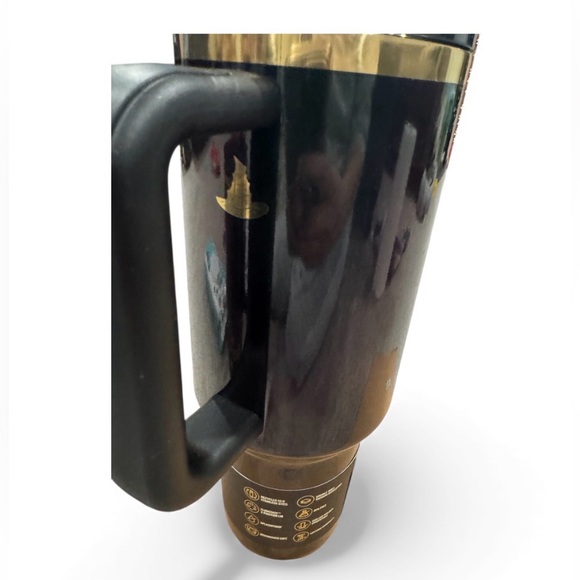 Stanley Wicked 40oz Stainless Steel H2.0
Flowstate Quencher Tumbler Elphaba - Picture 4 of 9